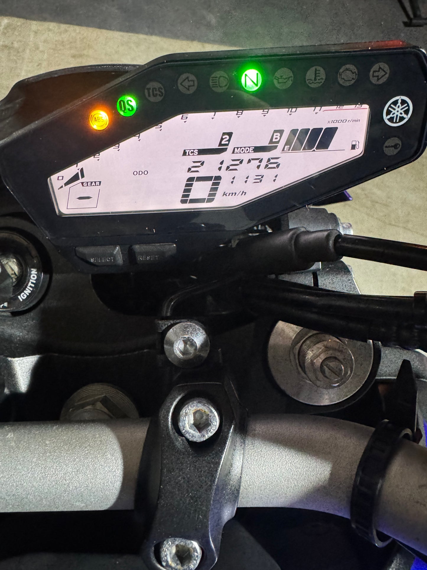 Yamaha MT-09 Racing Blue 2017 Akrapovic Line