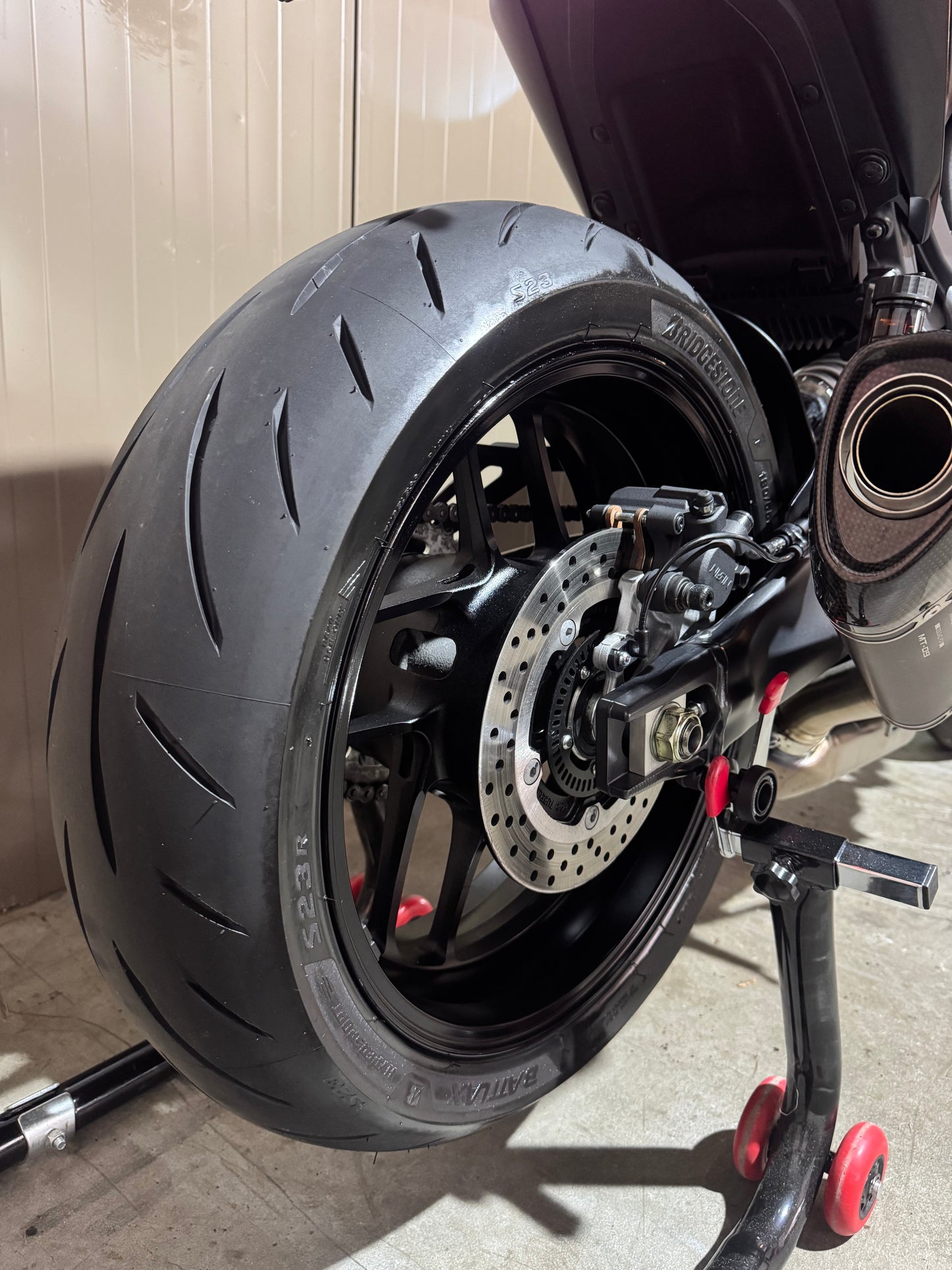 Yamaha MT09 2025 Y-AMT Akrapovic