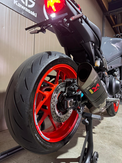 Yamaha MT-09 Ice Fluo 2021 Akrapovic