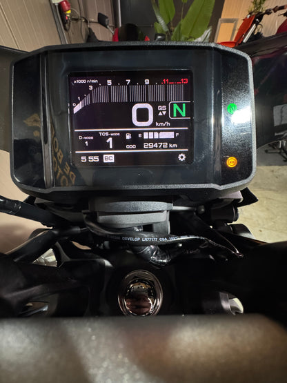 Yamaha MT-09 Ice Fluo 2021 Akrapovic