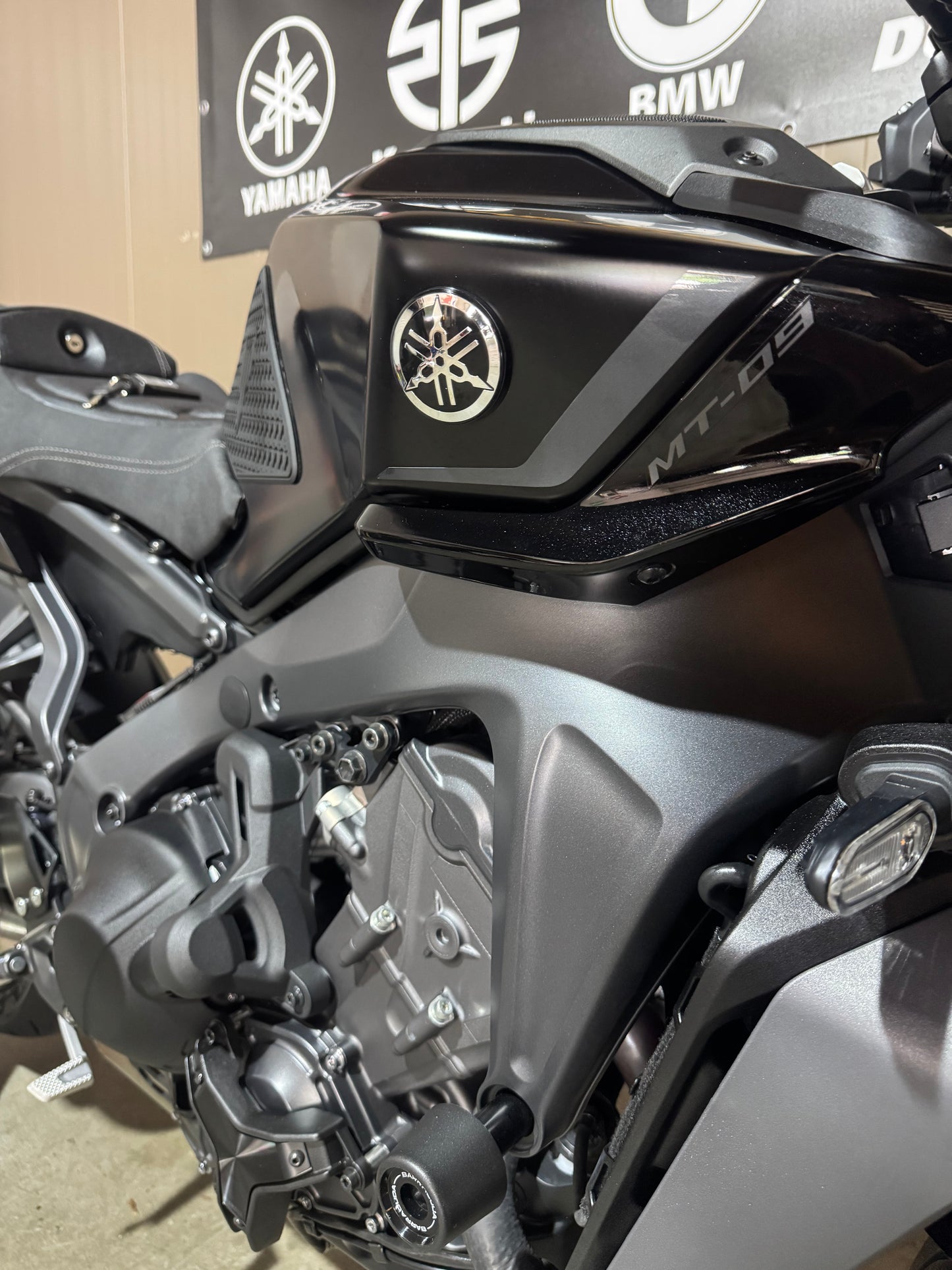Yamaha MT09 2025 Y-AMT Akrapovic