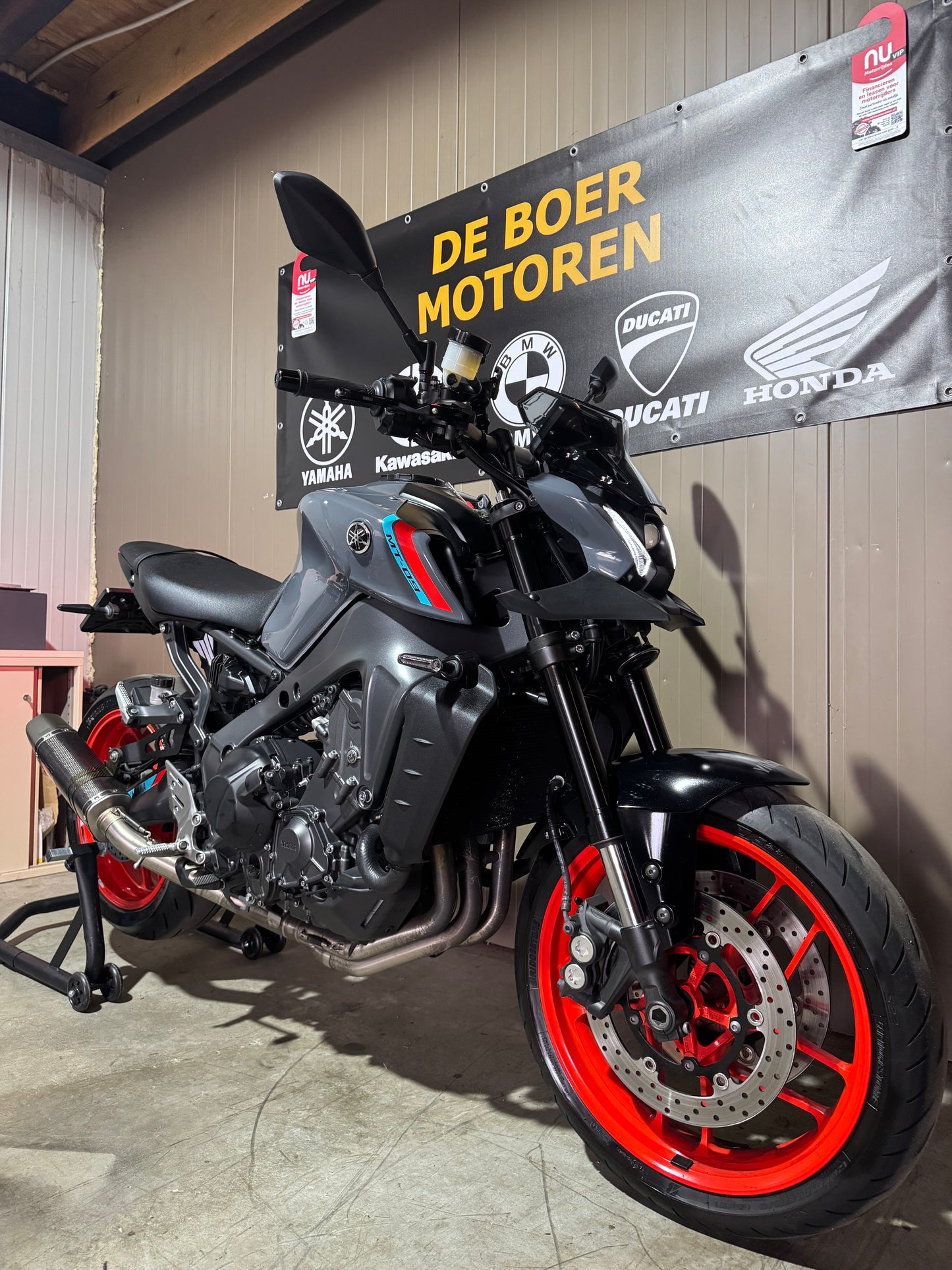 Yamaha MT-09 Ice Fluo 2021 Akrapovic