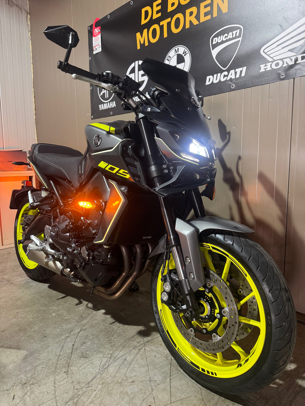 Yamaha MT09 Night Fluo Mivv