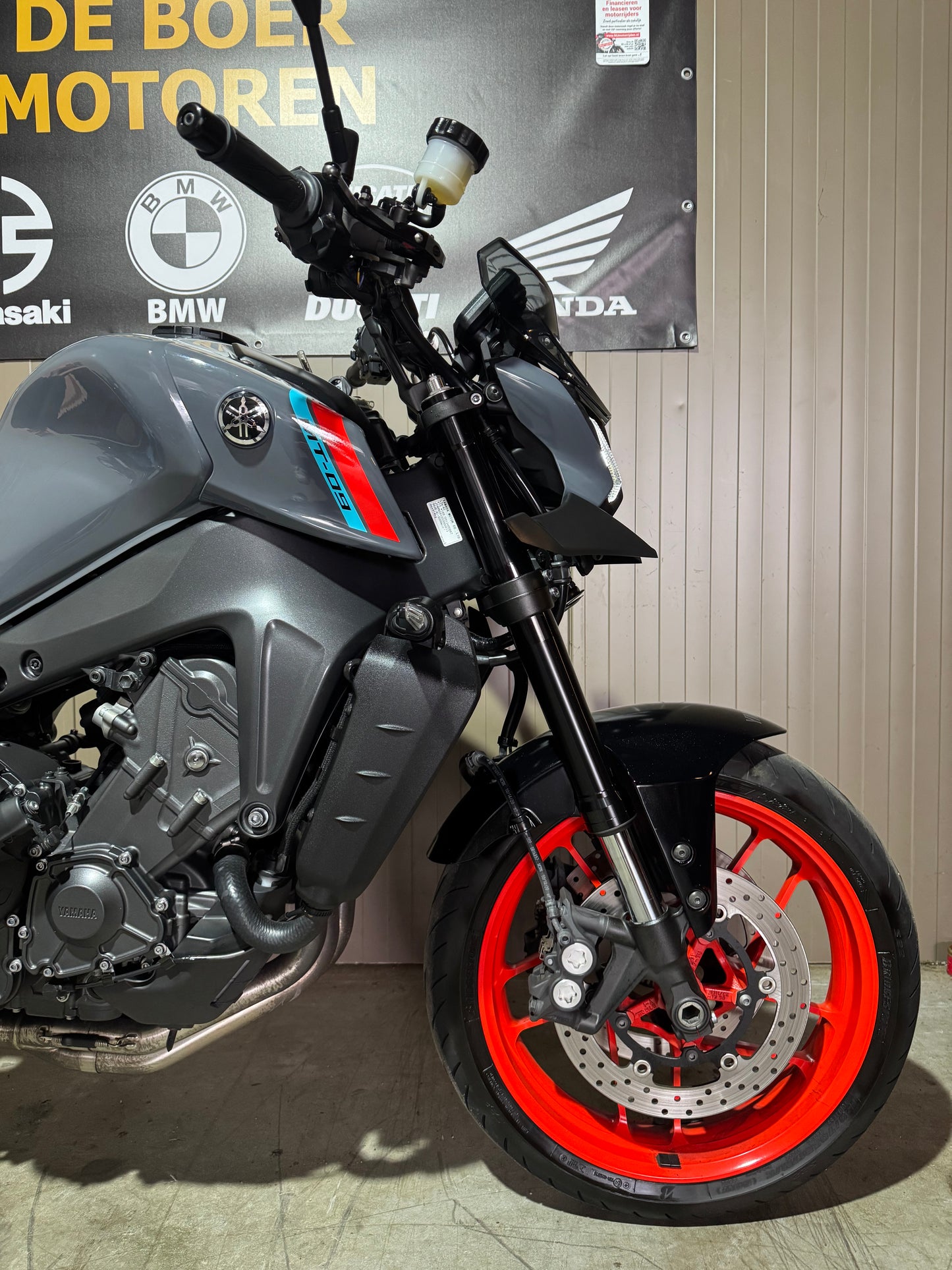 Yamaha MT-09 Ice Fluo 2021 Akrapovic