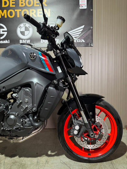 Yamaha MT-09 Ice Fluo 2021 Akrapovic