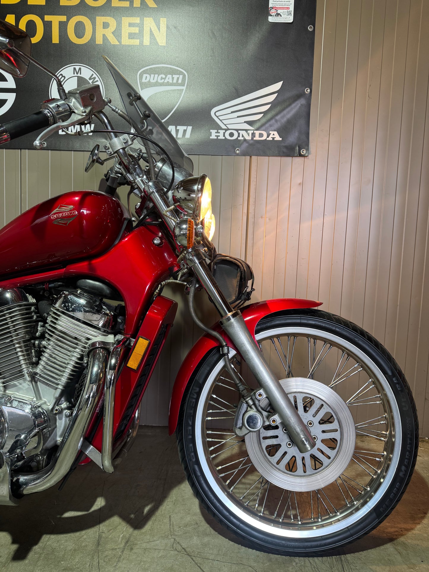Suzuki Intruder VS800