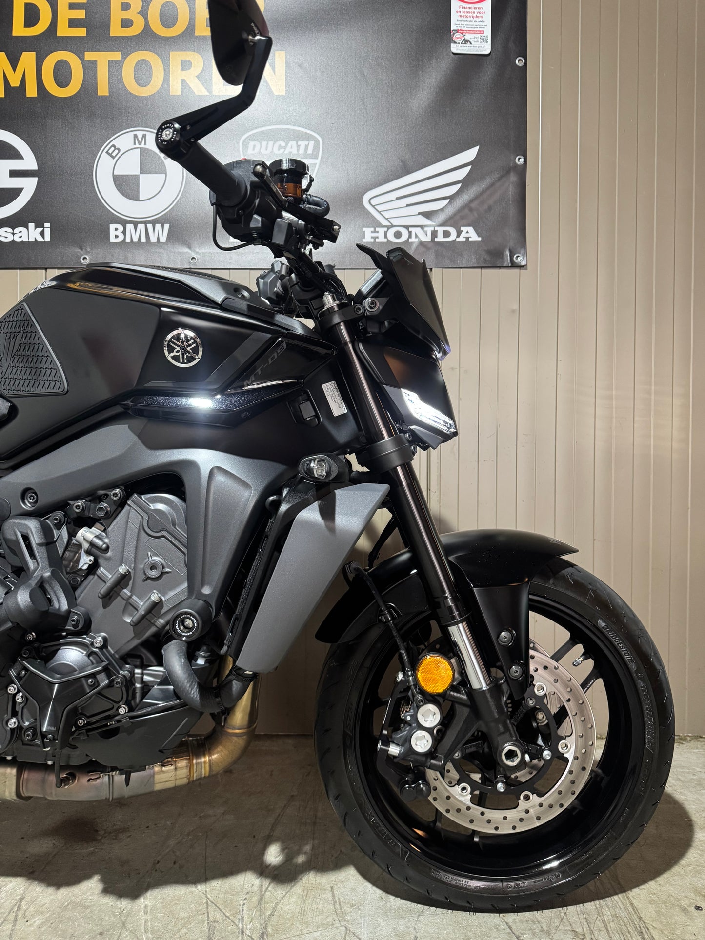 Yamaha MT09 2025 Y-AMT Akrapovic