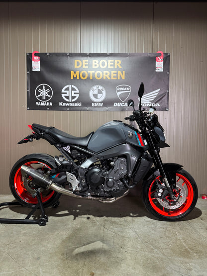 Yamaha MT-09 Ice Fluo 2021 Akrapovic