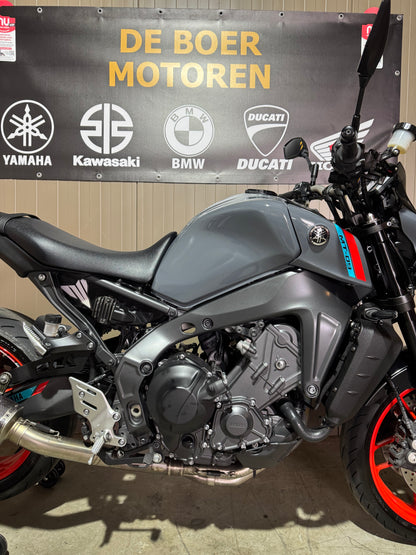 Yamaha MT-09 Ice Fluo 2021 Akrapovic