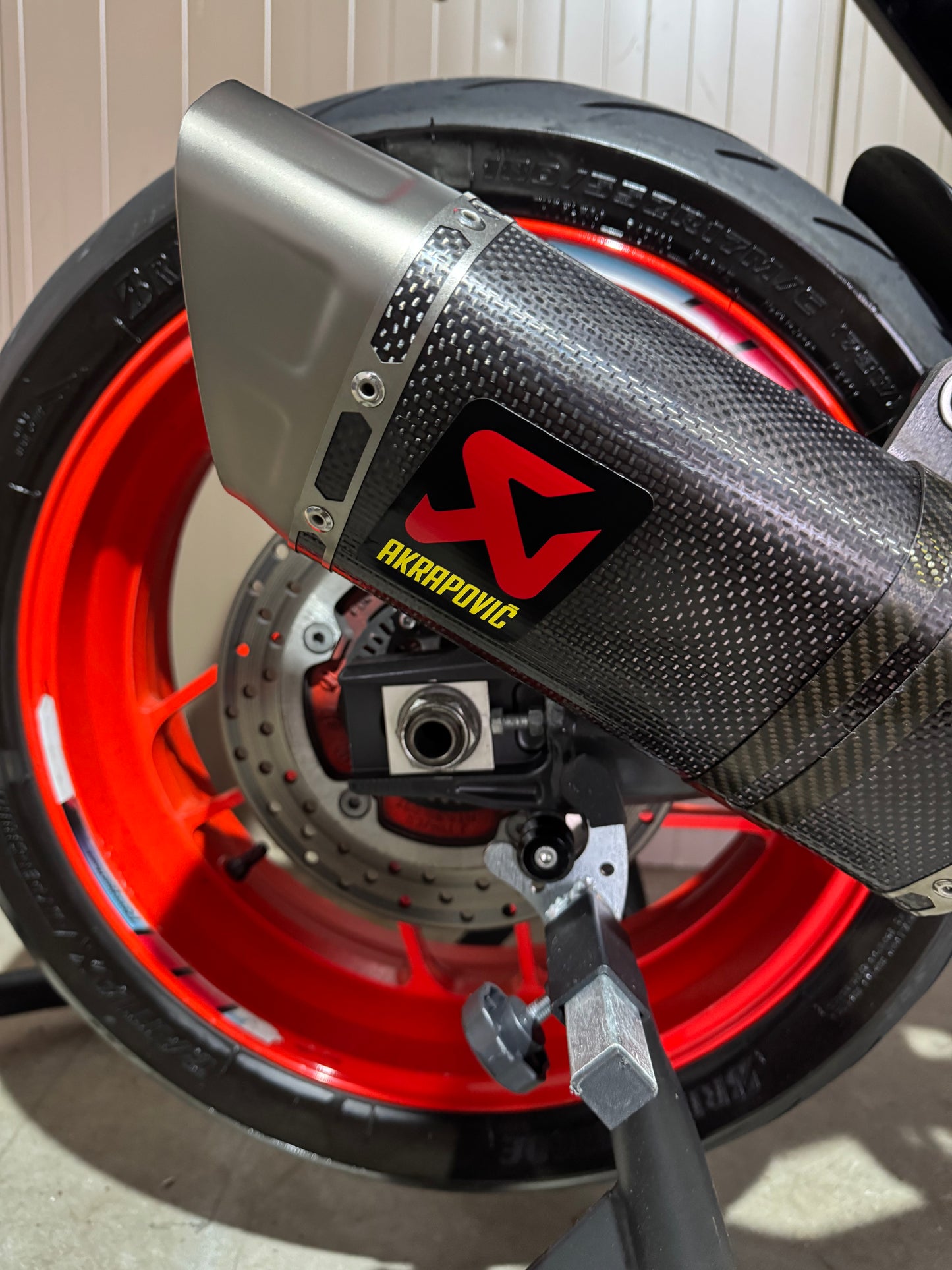 Yamaha MT-09 Ice Fluo 2021 Akrapovic