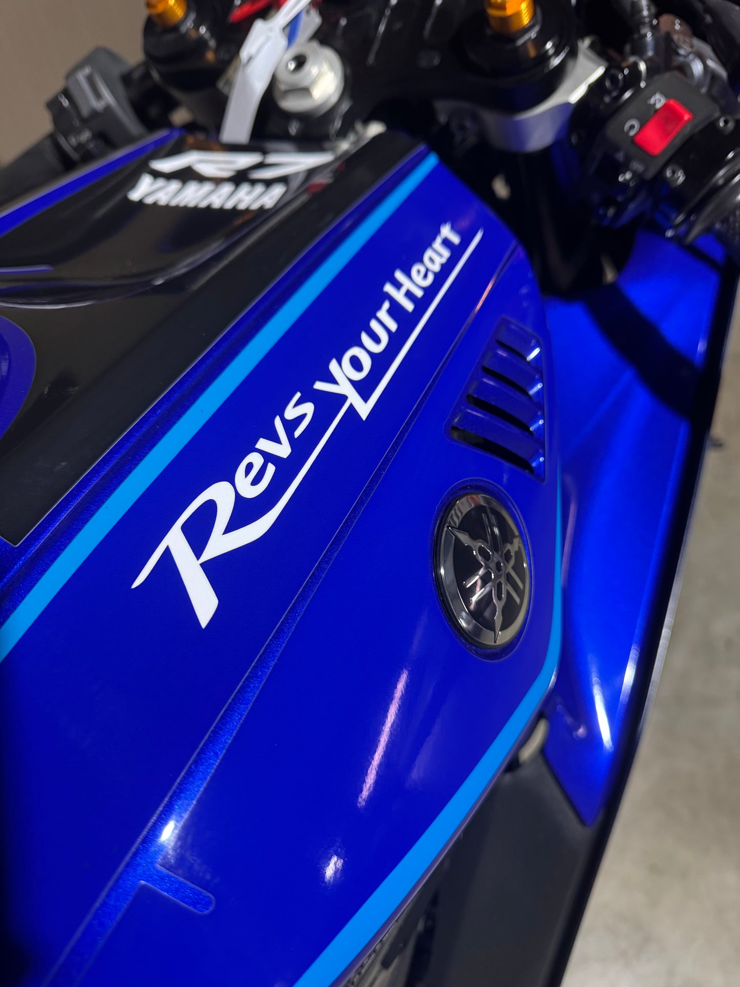 Yamaha R7 2022 MotoGP Akrapovic