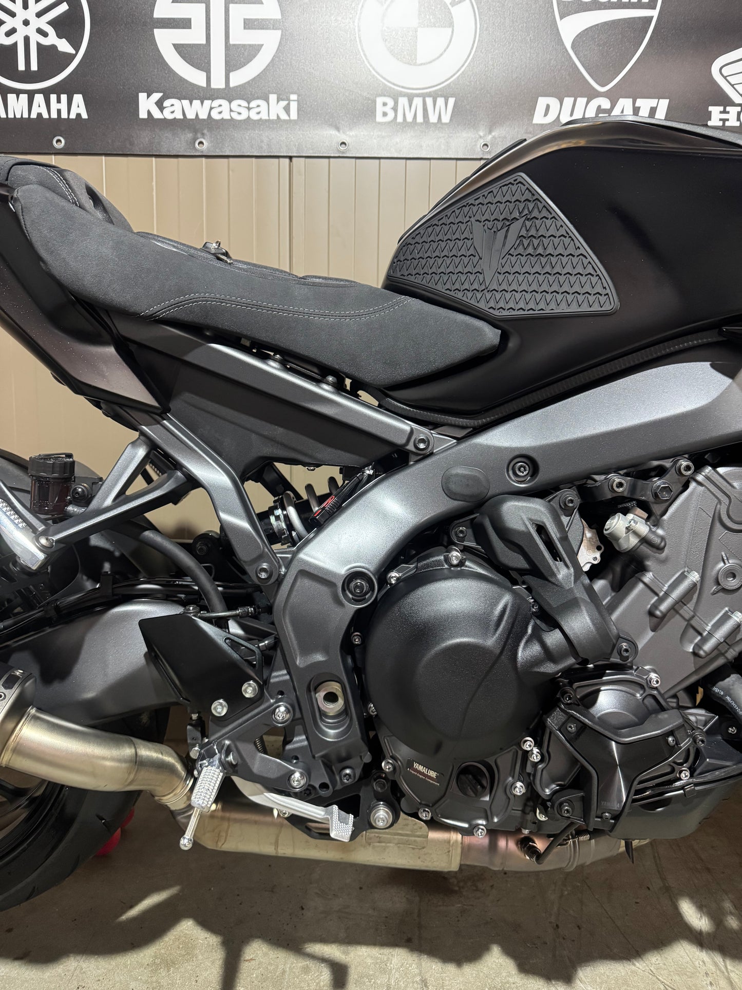 Yamaha MT09 2025 Y-AMT Akrapovic