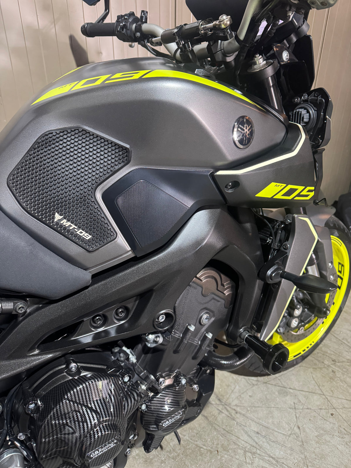 Yamaha MT09 Night Fluo Mivv