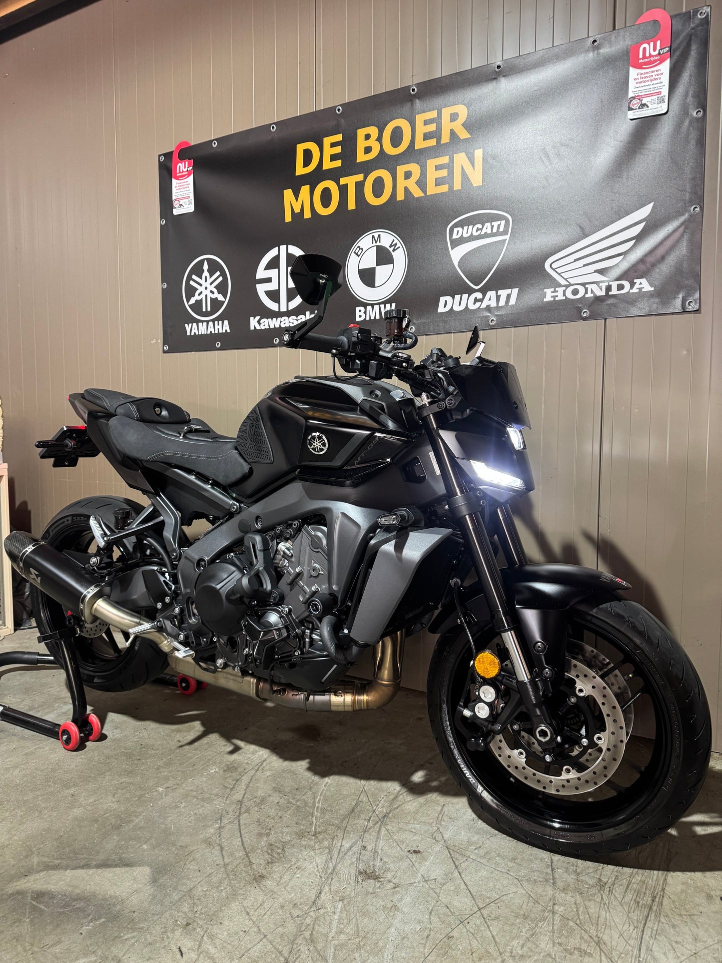 Yamaha MT09 2025 Y-AMT Akrapovic