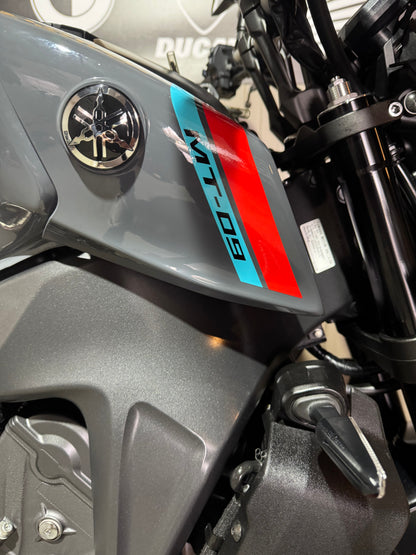 Yamaha MT-09 Ice Fluo 2021 Akrapovic
