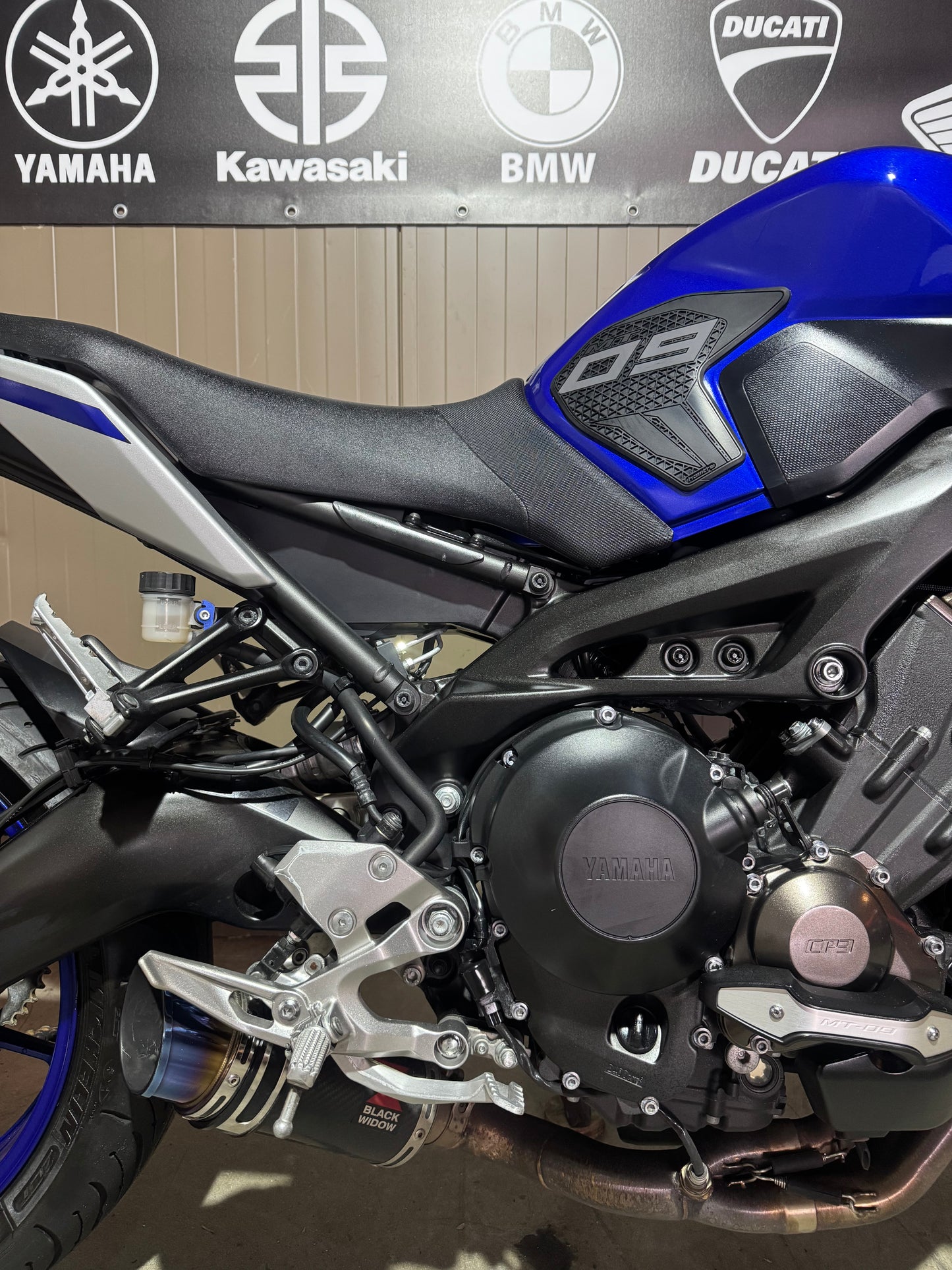 Yamaha MT09 Racing Blue 2017 Black Widow
