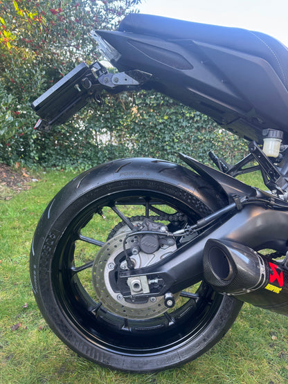 Yamaha MT-09 Full Black 2017 Akrapovic