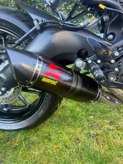 Yamaha MT-09 Full Black 2017 Akrapovic